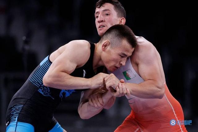 古典式摔跤60公斤级 中国选手瓦里汗-赛里克拿到铜牌