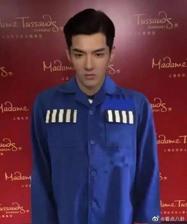 杜莎夫人蜡像馆里面吴亦凡的蜡像已经换成囚服的了,紧跟时事