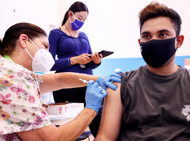 新冠病毒未来可能“抗原漂移”,欧美筹备接种新冠疫苗加强针