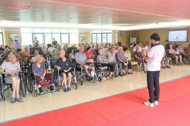 建军庆军 共庆生日|养老中心军歌嘹亮