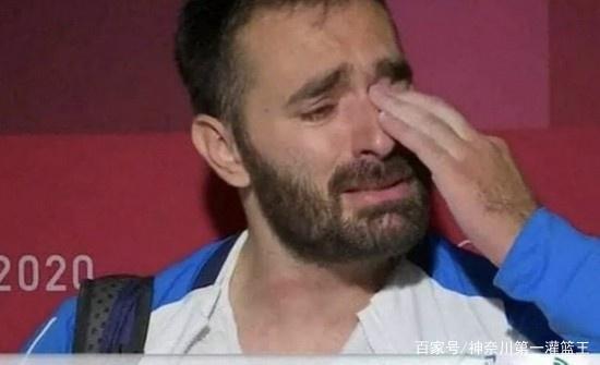 希腊举重运动员因生活拮据退役,字母哥感同身受,表示会支持他