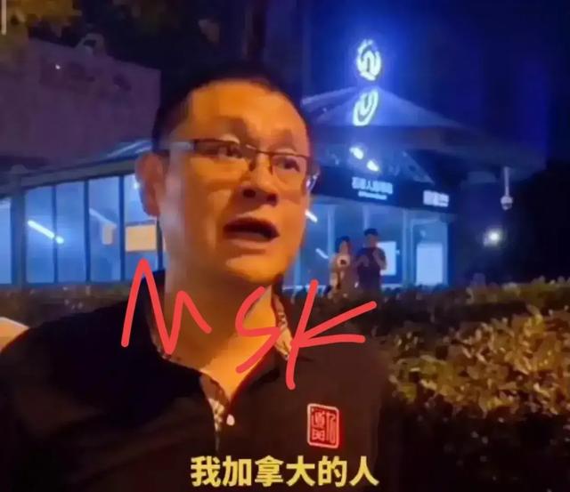 太猖狂!杭州交警查酒驾现场,一位自称是加拿大人的男子口出狂言