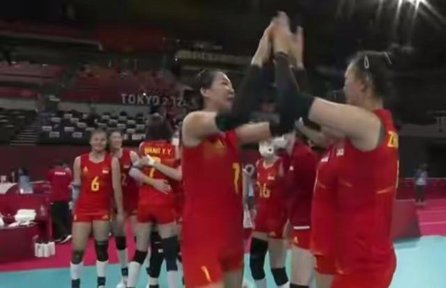 泪奔,赢意大利后,女排姑娘哭成一团,嚎啕大哭两人或淡出国家队