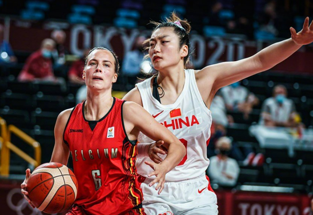 双李组合25+15,中国女篮力克比利时女篮,三连胜晋级淘汰赛!