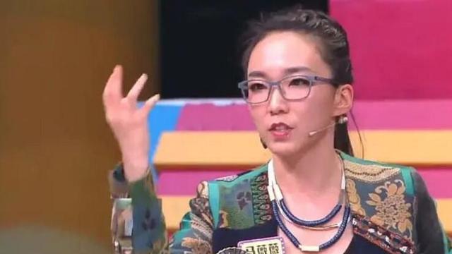 马薇薇为曾力挺吴亦凡道歉,账号被封、素颜出镜仍无法被原谅?