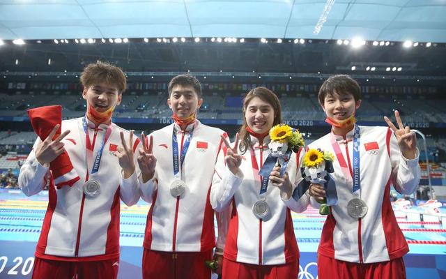 今日战报丨中国男子举重4人悉数摘金,主教练却只给打了99分