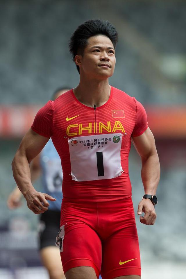 欠刘翔一句道歉!苏炳添9秒83破纪录,赛后表示:刘翔是我的偶像