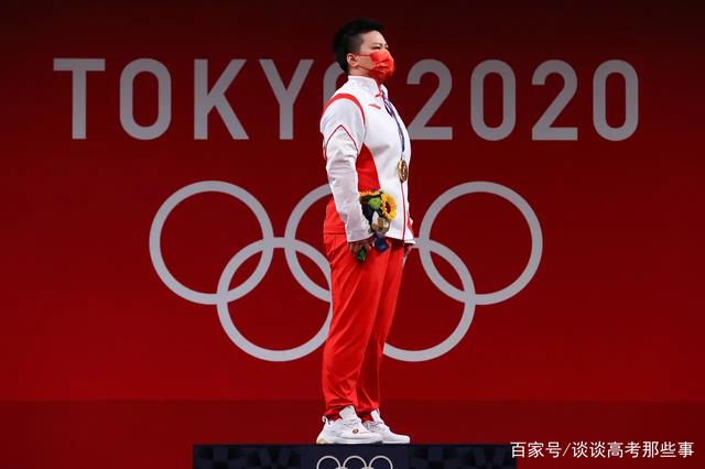 东京奥运会87公斤级举重决赛:中国举重队汪周雨夺冠