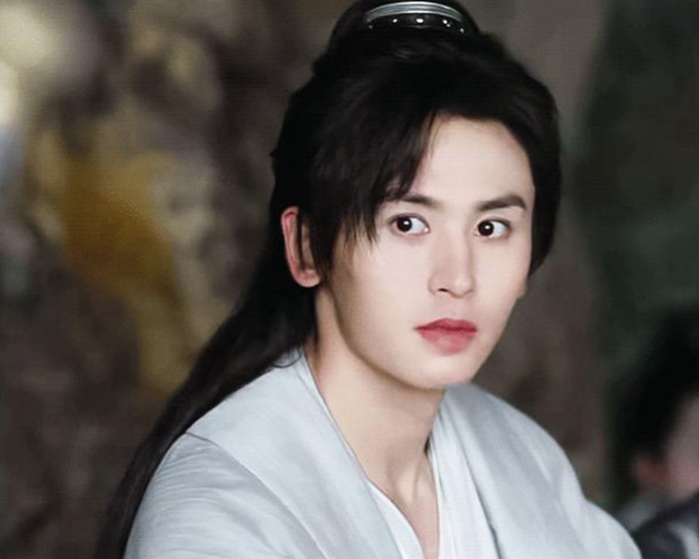 网曝张哲瀚绯闻女友朋友圈,发长文回应恋情,大V却称图片是伪造