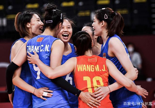 3-0赢球,中国女排冲入场内庆祝!姑娘们都笑了,郎平欣慰鼓掌