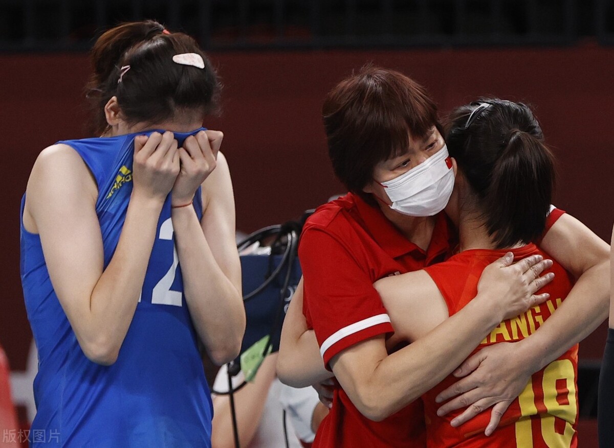 哭了!郎平告别中国女排!8年艰辛开创黄金时代 呕心沥血留1遗憾