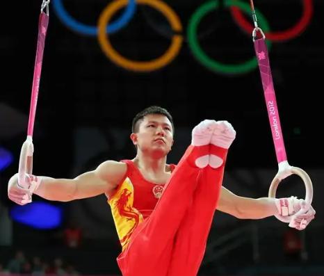 今年奥运会拍电影的好题材,《落地吧!大辉》、《盲人裁判》