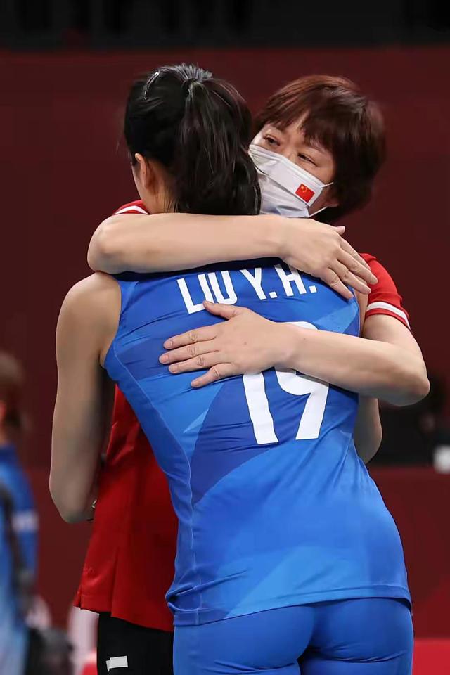 中国女排主教练郎平在接受媒体采访时暗示自己即将辞职