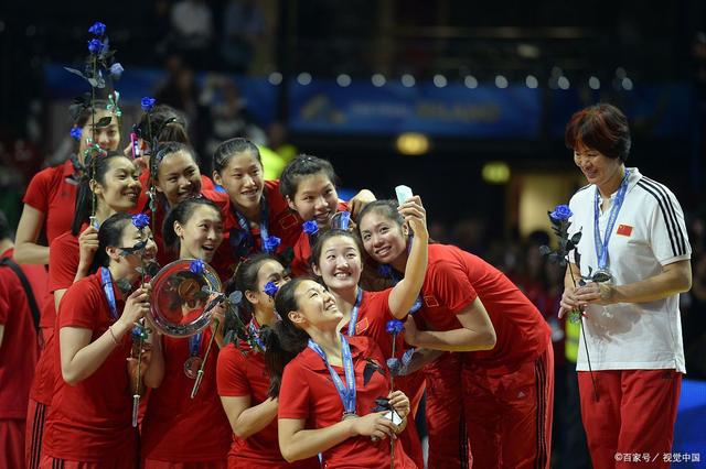 中国女排别哭!郎平永久离队生变,或另有打算,球迷:巴黎争冠