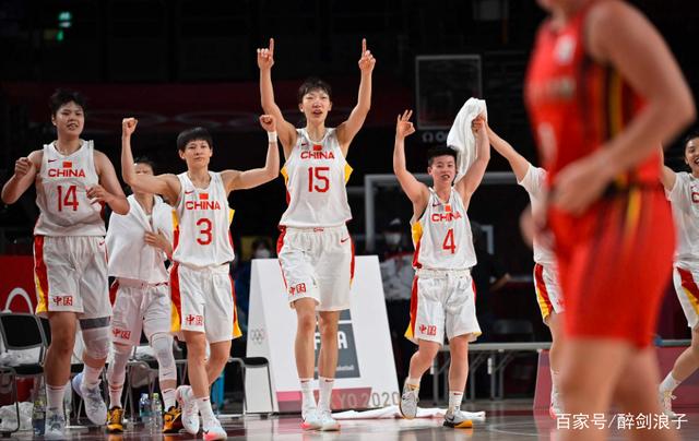 李月汝百发百中砍14+8,李梦11+7,中国女篮晋级成三大球唯一独苗