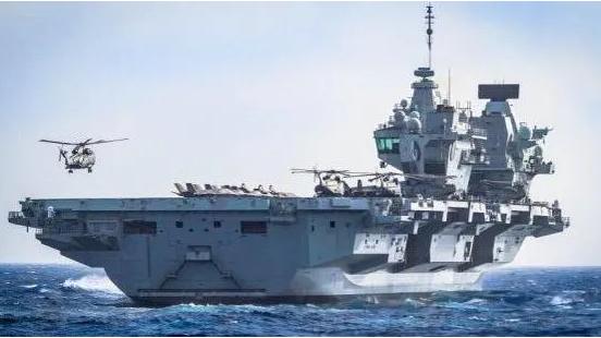 中国军舰一路跟随,“礼送”英国航母驶出南海,让美国有些失望了