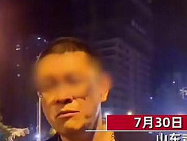 山东青岛:一男子替酒驾朋友出头,自称加拿大人