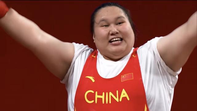 29金!李雯雯碾压式夺冠!奥运史上首位变性选手三次抓举全部失败...