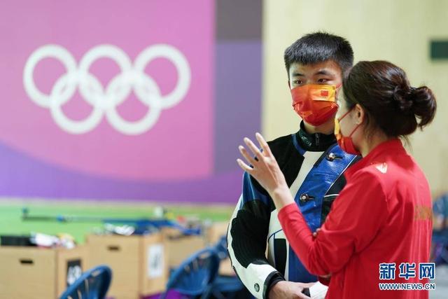 射击男子50米步枪三姿资格赛:中国选手张常鸿晋级决赛