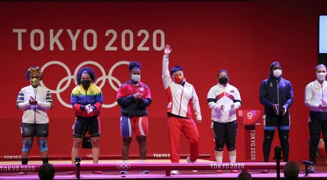 中国队1小时狂夺4枚金牌,国歌今天响彻东京赛场,美日也望尘莫及