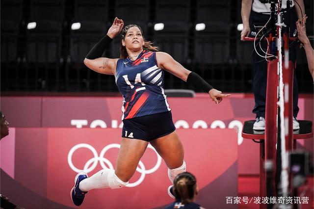 日本女排上脚都赢不了!多米尼加压哨进八强,队长遭肘击重摔在地