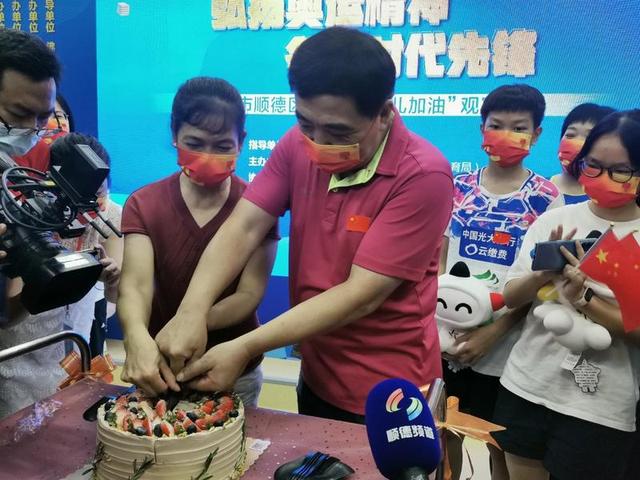 陈清晨用银牌为父亲贺寿,“寿星佬”许下愿望