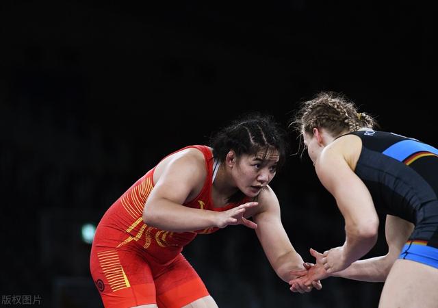 奥运摔跤-中国女将周倩5-0击败日本对手 获得自由式76公斤级铜牌