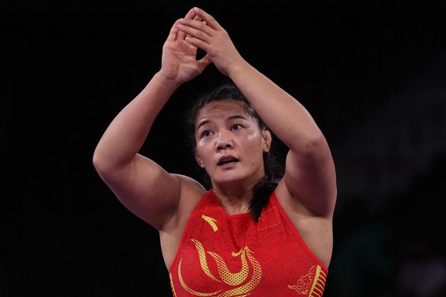 周倩5-0完胜日本选手,拿下女子摔跤76公斤级铜牌