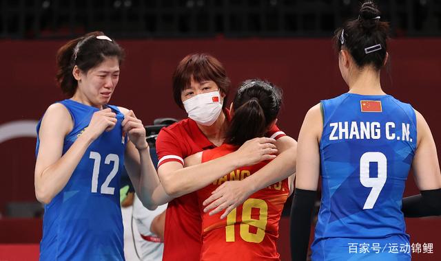 连续横扫!中国女排昂首离开,朱婷手术提上日程,郎平谈下任主帅