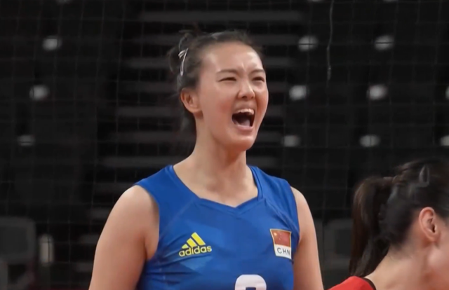 又是2比0!中国女排变阵成功,张常宁14分大爆发,郎平早该这么打