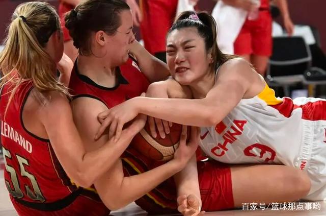 三连胜+两败强敌,中国女篮找到胜利秘诀!这是当年男篮的法宝