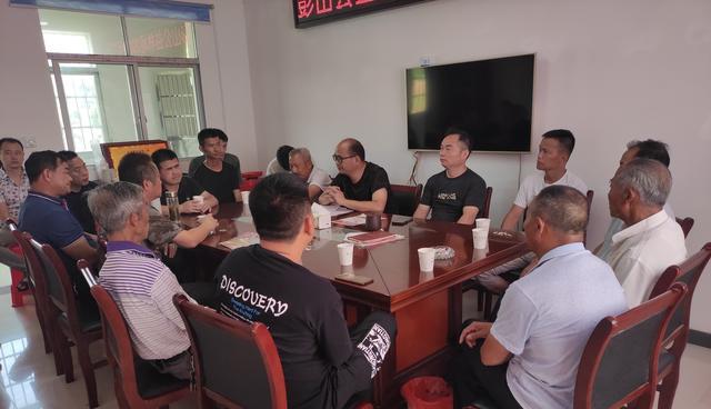 彭山公益林场召开“八一”建军节座谈会