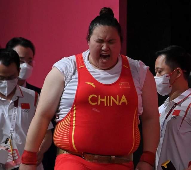 她就是女神!300斤李雯雯拿下奥运会金牌,一句话让眼泪夺眶而出
