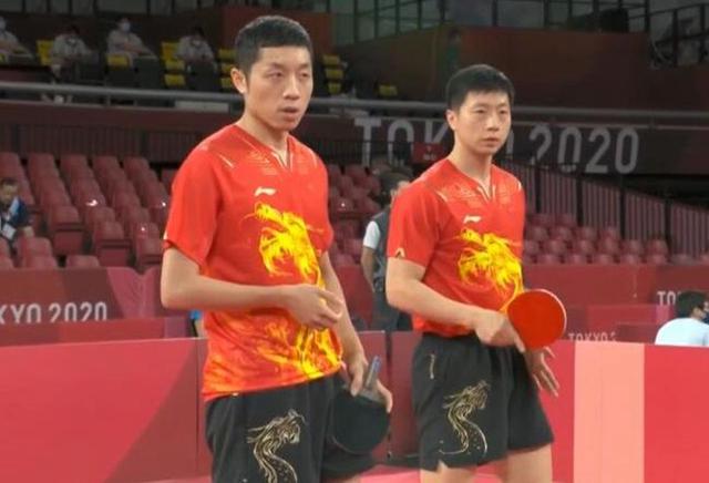 乒乓球-国乒男团进4强!樊振东3-2险胜,马龙、许昕连轰2个3-0!