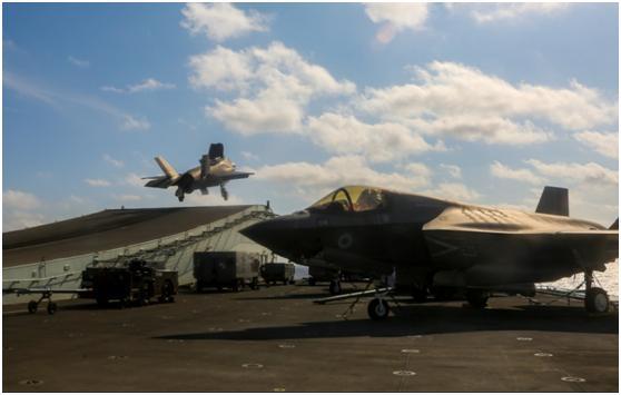 八一前夕,英国航母战斗群在南海炫耀武力,中国实弹射击严阵以待