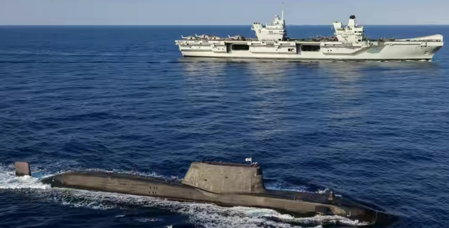 难怪英航母群火速逃离!运八反潜机在南海开火,摧毁水下不明目标