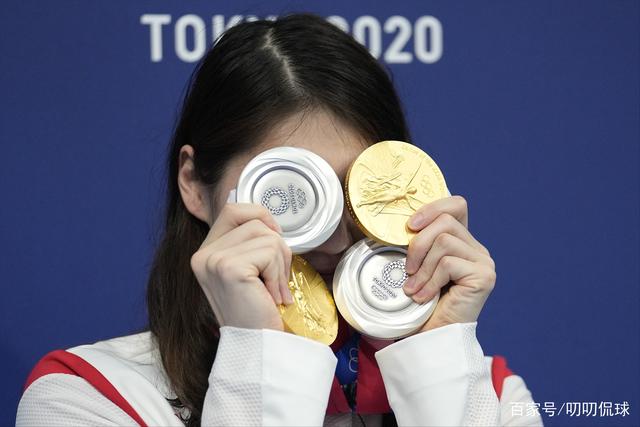 凡尔赛式炫富,霸气击碎质疑!23岁的蝶后张雨霏,干得真漂亮