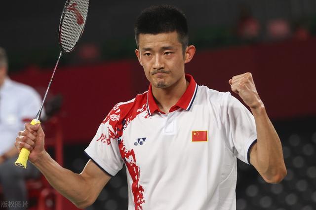 虽败犹荣!谌龙连丢2局卫冕失败获银牌,国羽2金4银奥运收官