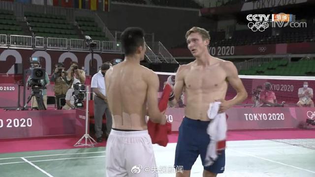 感动!谌龙安赛龙交换球衣,网友:期待下一次“双龙对决”