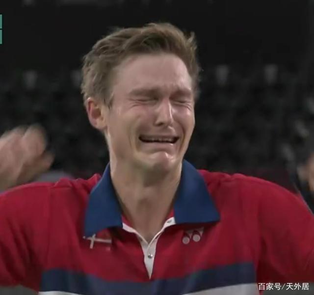 情绪大失控!击败谌龙夺冠,安赛龙痛哭到脸部变形,2人交换球衣