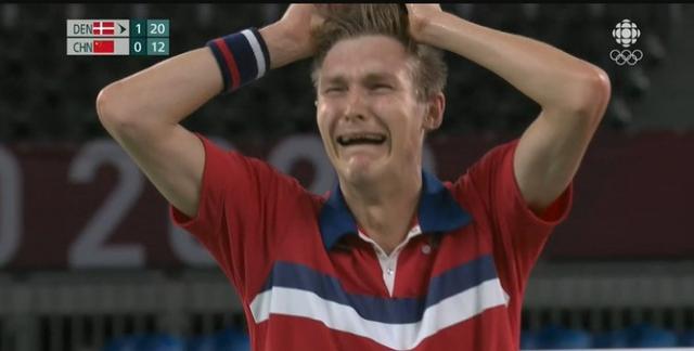 不能自已!羽毛球男单夺冠后的安赛龙痛哭流涕