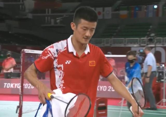 2-1,10连胜对手!国羽昂首挺进半决赛,谌龙争夺奖牌又跨一步