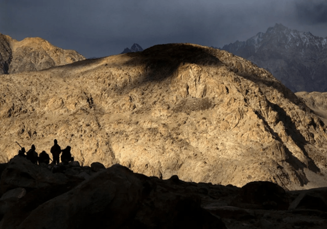中印军长会谈在即,印度边界突然80多人受伤,莫迪紧急派部队镇压