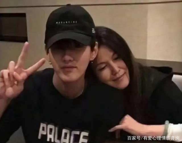 吴亦凡涉嫌强奸被拘留!果然,我最担心的一幕还是发生了……