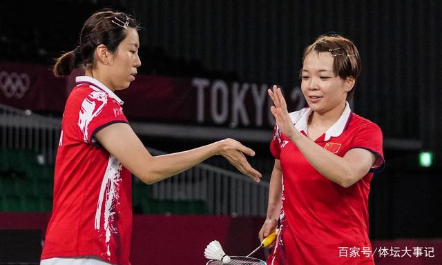 “凡尘”组合女双丢金,颁奖台上抱着哭!不忘恭喜对手,目标巴黎