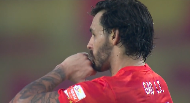 高拉特3球+MVP,5人助攻!广州队杀疯了:狂轰27球,中超第1