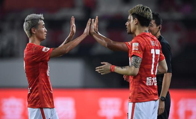 8-4变5-2!中超8冠王先登顶,诞生6年佳绩,2金靴踢疯了:连轰5球