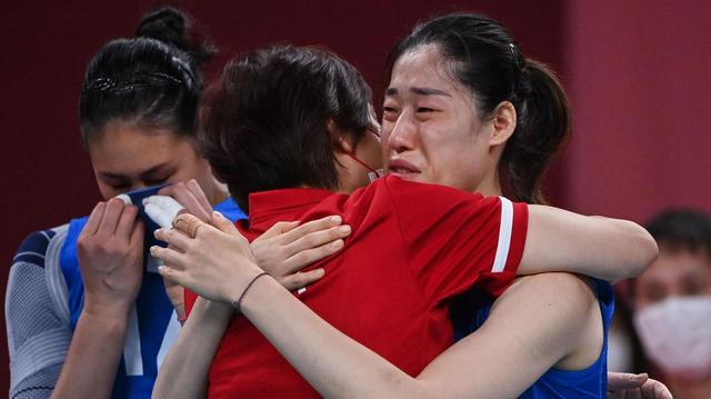 女排姑娘们哭了,女排精神永存