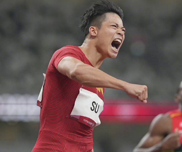 中国飞人苏炳添百米决赛错失金牌,魏大勋夸其亚洲最强,虽败犹荣