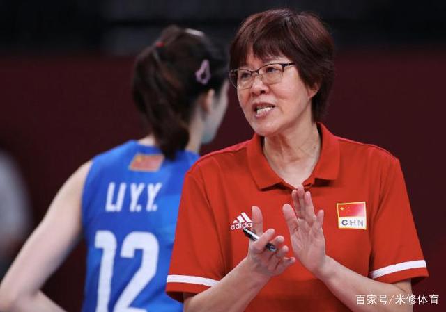 郎平将卸任!朱婷带女排集体鞠躬致谢,丁霞痛哭说“对不起您”